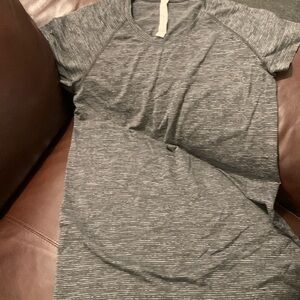Lulu swiftly T shirt size 12